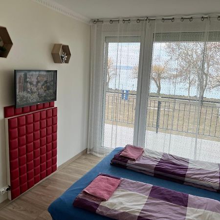 Siofok Ezustpart Granada 3 Kozvetlen Vizparti Foldszinti Apartman Lägenhet Exteriör bild